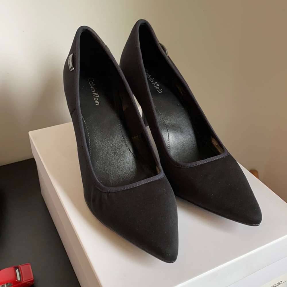 Calvin Klein black heel GUC